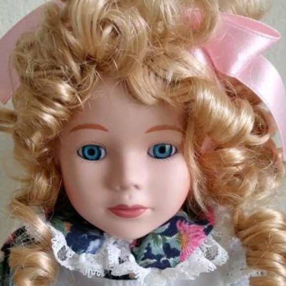 Genuine Porcelain Doll - "April" - NIB - Picture 8 of 8